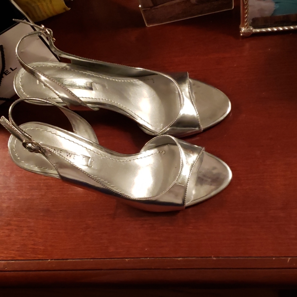 Shoes - Picture 2 of 6